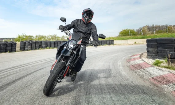 Malaguti XSM 125 bei Enduroshop.at Ihr Motorradhändler in St. Veit an der Gölsen - Lilienfeld